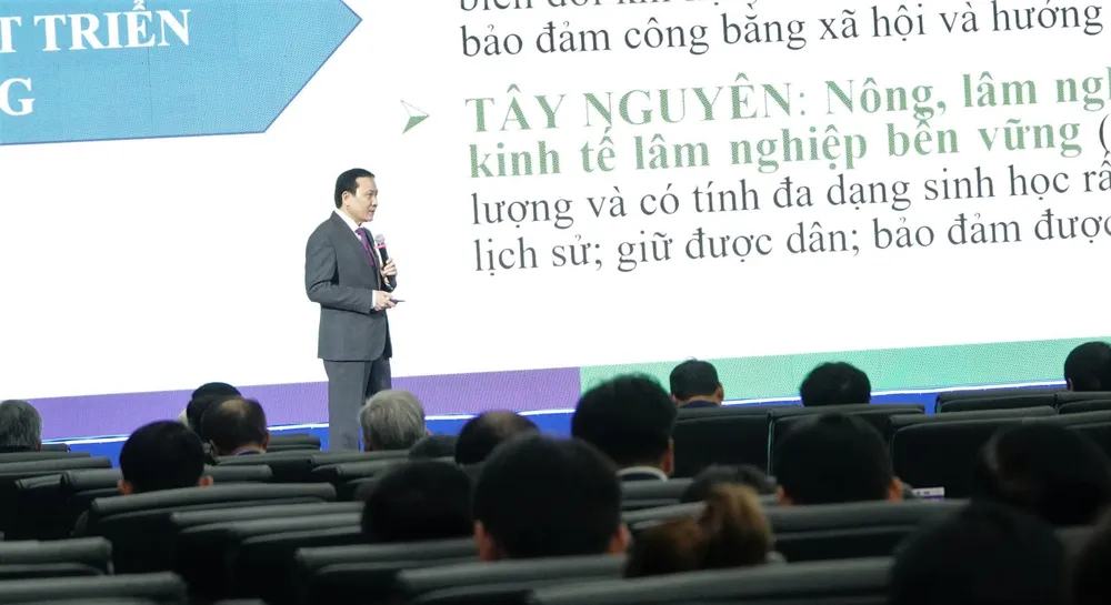 PGS.TS. Nguyễn Hồng Sơn phát biểu tại diễn đàn. Ảnh: XUÂN QUỲNH