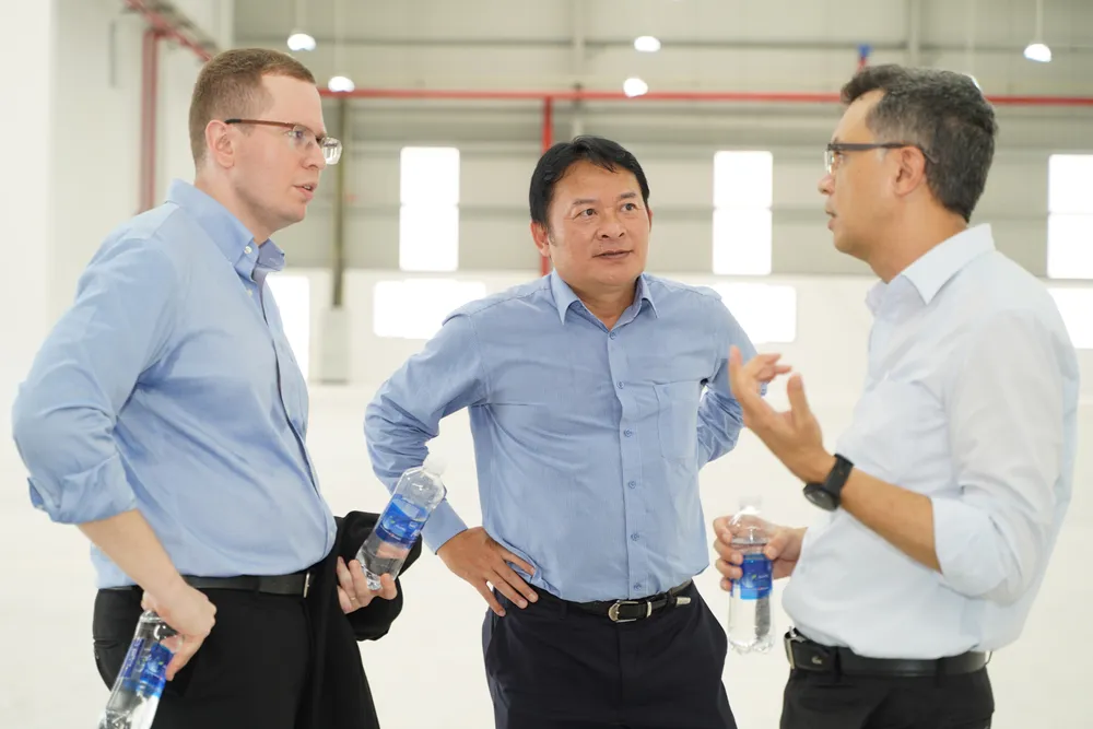 Các nhà đầu tư trao đổi