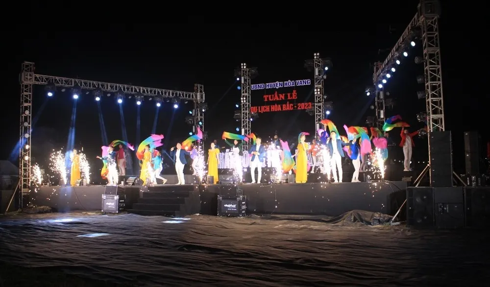 Chương trình nghệ thuật. Ảnh: XUÂN QUỲNH