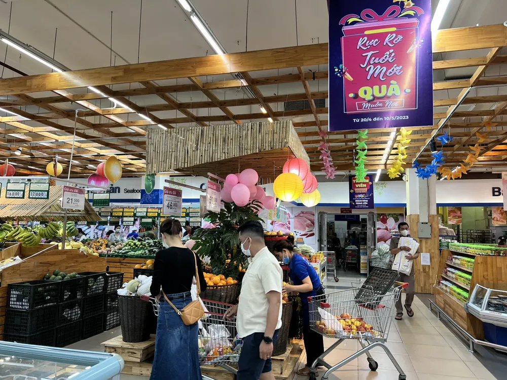 Siêu thị Co.opmart Đà Nẵng giảm giá đối với ngành hàng thực phẩm tươi sống, nước giải khát, bia. Ảnh: XUÂN QUỲNH