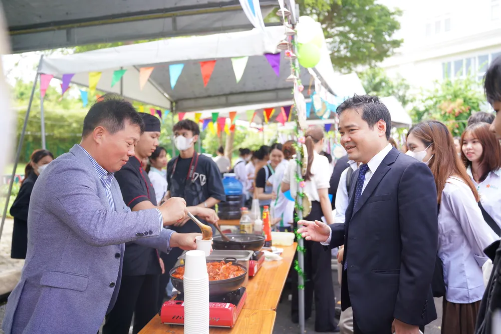 Đông đảo sinh viên tham gia ngày hội