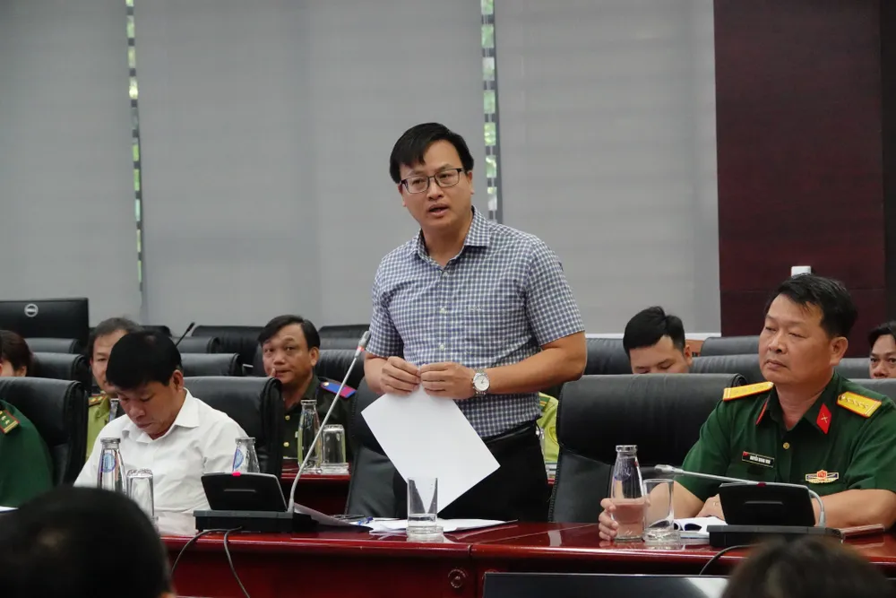 Ông Phan Duy Anh, Phó Chủ tịch UBND huyện Hòa Vang phát biểu tại hội nghị. Ảnh: XUÂN QUỲNH