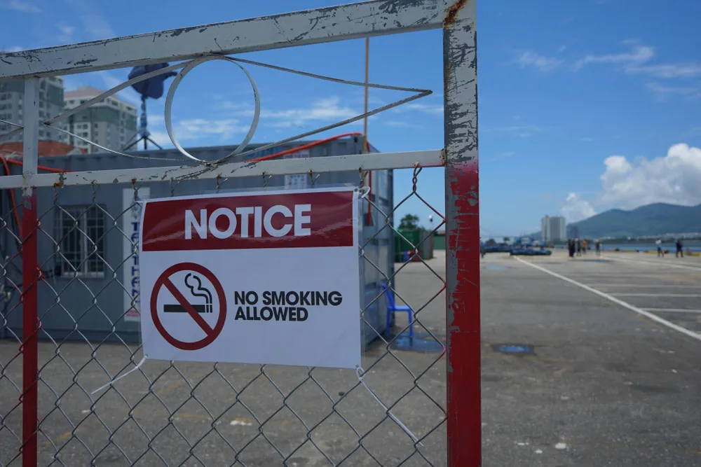 Khu vực bãi bắn yêu cầu không được phép hút thuốc. Ảnh: XUÂN QUỲNH