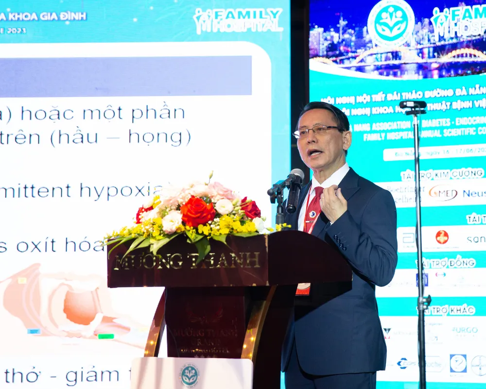 GS. TSKH. Dương Quý Sỹ, Chủ tịch Hội Y học giấc ngủ Việt Nam đã tham gia với vai trò Chủ tọa đoàn và mang đến bài báo cáo "Béo phì và ngưng thở khi ngủ, từ cơ chế bệnh sinh đến chẩn đoán và điều trị"