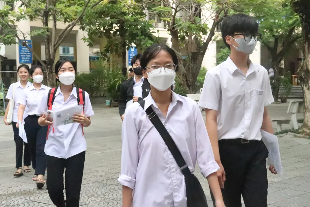 Thí sinh thi tại điểm trường THPT Trần Phú (quận Hải Châu, TP Đà Nẵng). Ảnh: XUÂN QUỲNH