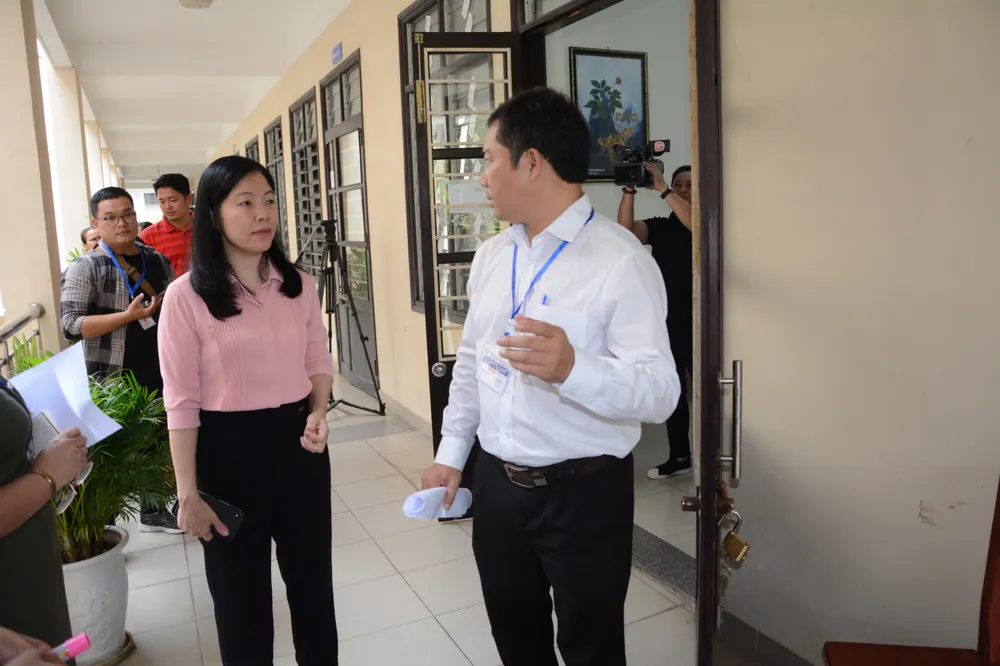 Bà Lê Thị Bích Thuận lưu ý lực lượng cán bộ làm công tác thi cần làm tròn trách nhiệm của mình trong phòng thi và không được lơ là, bỏ qua một biểu hiện bất thường nào của thí sinh dù là nhỏ nhất. Ảnh: XUÂN QUỲNH
