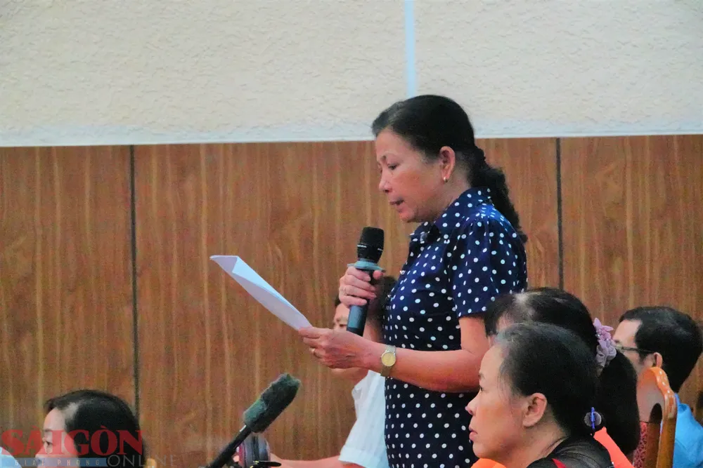 Cử tri Nguyễn Thị Hương phát biểu. Ảnh: XUÂN QUỲNH