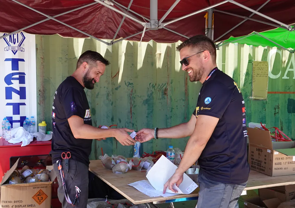 Đội pháo hoa đến từ Pháp sẽ mang đến màn trình diễn với tên gọi "Thắp sáng tình yêu"