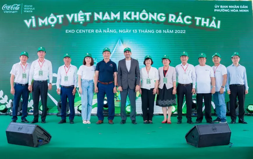 Công ty TNHH Nước giải khát Coca-Cola Việt Nam (Coca-Cola Việt Nam) phối hợp UBND TP Đà Nẵng tổ chức chương trình góp phần lan toả phong cách sống xanh, hướng tới sản xuất tiêu dùng bền vững tại địa phương. Ảnh: Sở Công thương Đà Nẵng