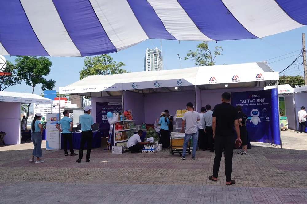 Triển lãm gồm 40 gian hàng. Ảnh: XUÂN QUỲNH