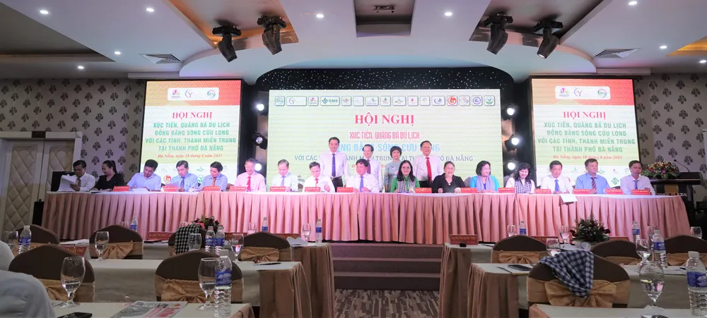 Các tỉnh, thành ĐBSCL và miền Trung tiến hành ký kết hợp tác du lịch. Ảnh: XUÂN QUỲNH Các tỉnh, thành ĐBSCL và miền Trung tiến hành ký kết hợp tác du lịch. Ảnh: XUÂN QUỲNH