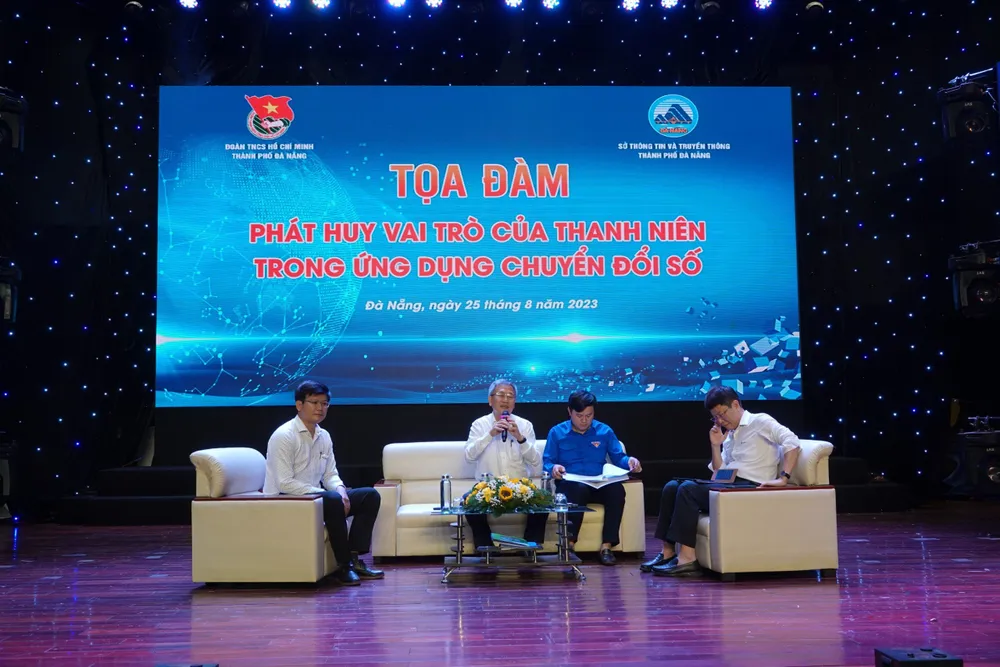 Tọa đàm Phát huy vai trò của thanh niên trong ứng dụng Chuyển đổi số. Ảnh: XUÂN QUỲNH Tọa đàm Phát huy vai trò của thanh niên trong ứng dụng Chuyển đổi số. Ảnh: XUÂN QUỲNH