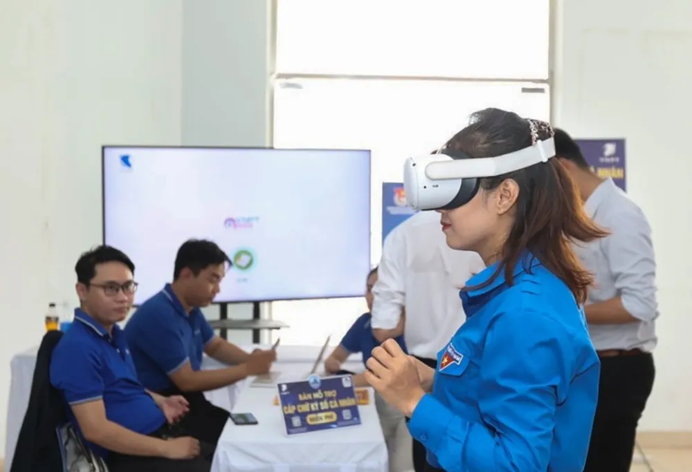 Triển lãm sản phẩm Chuyển đổi số. Ảnh: XUÂN QUỲNH Triển lãm sản phẩm Chuyển đổi số. Ảnh: XUÂN QUỲNH