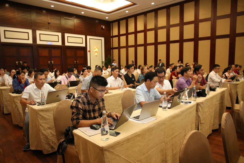 Các phóng viên, nhà báo tham dự họp báo. Ảnh: XUÂN QUỲNH