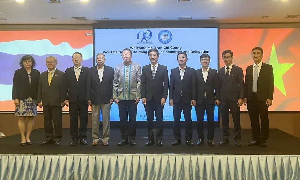 Đoàn công tác TP Đà Nẵng chụp hình lưu niệm với Phòng Thương mại Thái Lan