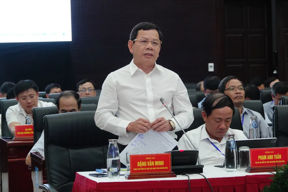 Ông Đặng Văn Minh, Chủ tịch UBND tỉnh Quảng Ngãi nêu ý kiến Ông Đặng Văn Minh, Chủ tịch UBND tỉnh Quảng Ngãi nêu ý kiến