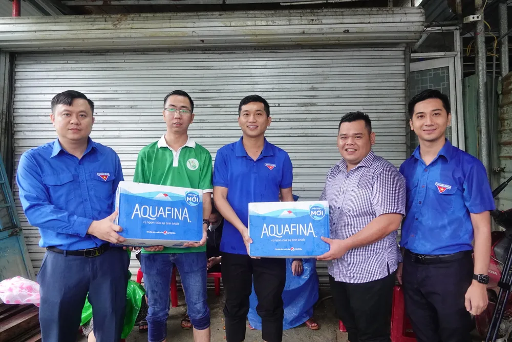 Thành Đoàn Đà Nẵng động viên các em sinh viên hoàn thành nhiệm vụ. Ảnh: XUÂN QUỲNH