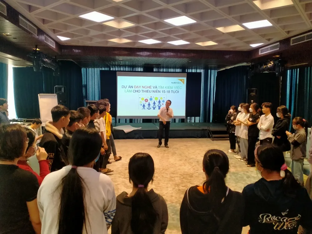 Ban Quản lý chương trình Vùng đô thị Sơn Trà (Tổ chức tầm nhìn thế giới - World Vision) tổ chức giao lưu với nội dung hướng nghiệp, dạy nghề và tìm kiếm việc làm cho thiếu niên từ 15 đến 18 tuổi có hoàn cảnh đặc biệt khó khăn tại quận Sơn Trà