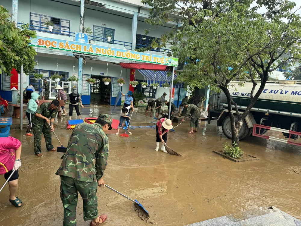 Bộ đội Đặc công 409 hỗ trợ nhà trường Bộ đội Đặc công 409 hỗ trợ nhà trường