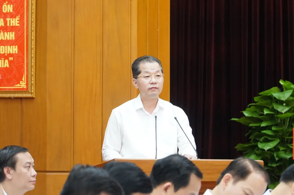 Ông Nguyễn Văn Quảng, Bí thư Thành ủy Đà Nẵng báo cáo tại buổi làm việc. Ảnh: XUÂN QUỲNH