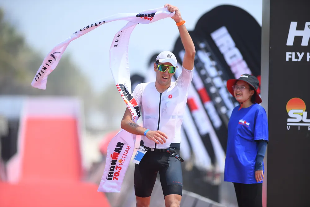 Fabien Celeste_ NHẤT NAM CHUNG CUỘC - 1ST PLACE MALE OVERALL 1.jpg