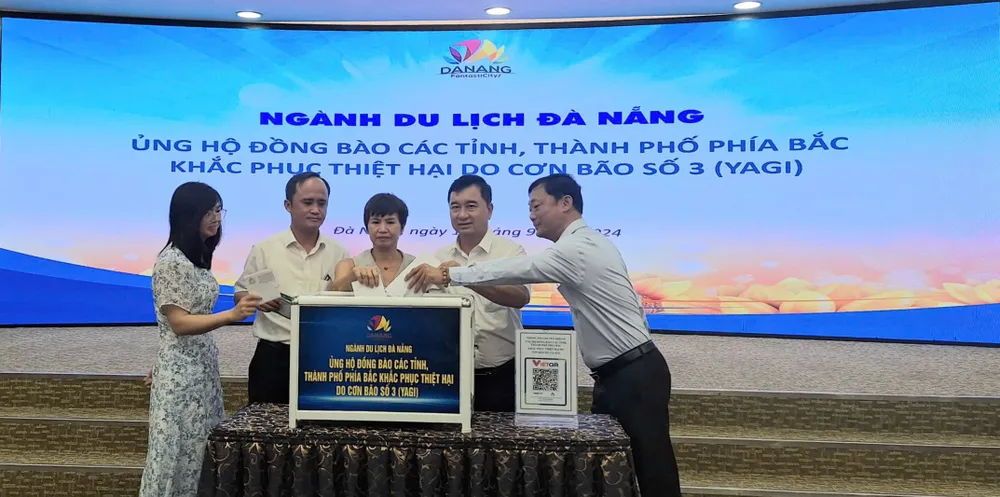 Ngành du lịch Đà Nẵng tổ chức ủng hộ đồng bào các tỉnh, thành phố miền Bắc khắc phục thiệt hại do cơn bão số 3 (bão Yagi) gây ra. Ảnh: XUÂN QUỲNH