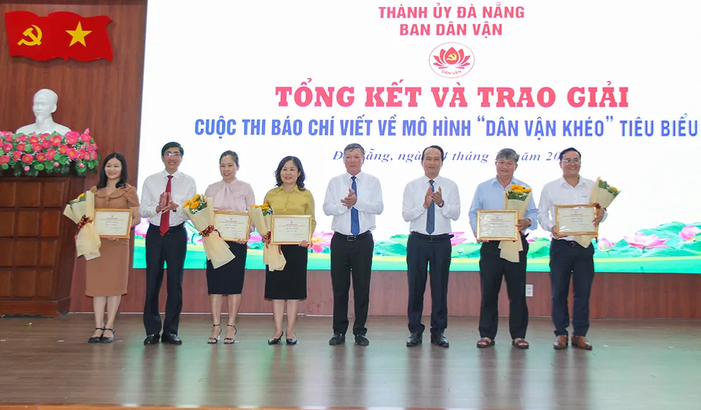 14-10 TRAO GIAI DAN VAN3.jpg