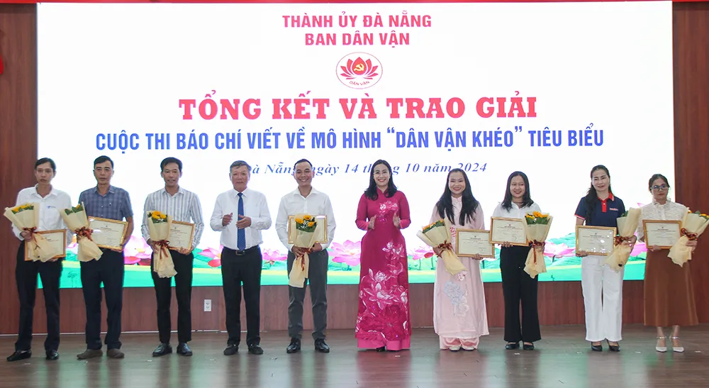 14-10 TRAO GIAI DAN VAN4.jpg