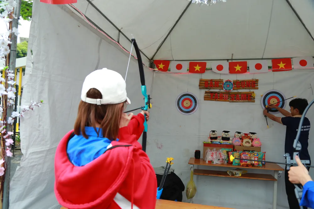 IMG_9848 ban cung.JPG