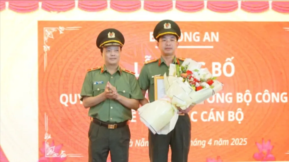 Thượng tá Nguyễn Đại Đồng nhận quyết định phụ trách Công an TP Đà Nẵng. Ảnh: XUÂN QUỲNH 