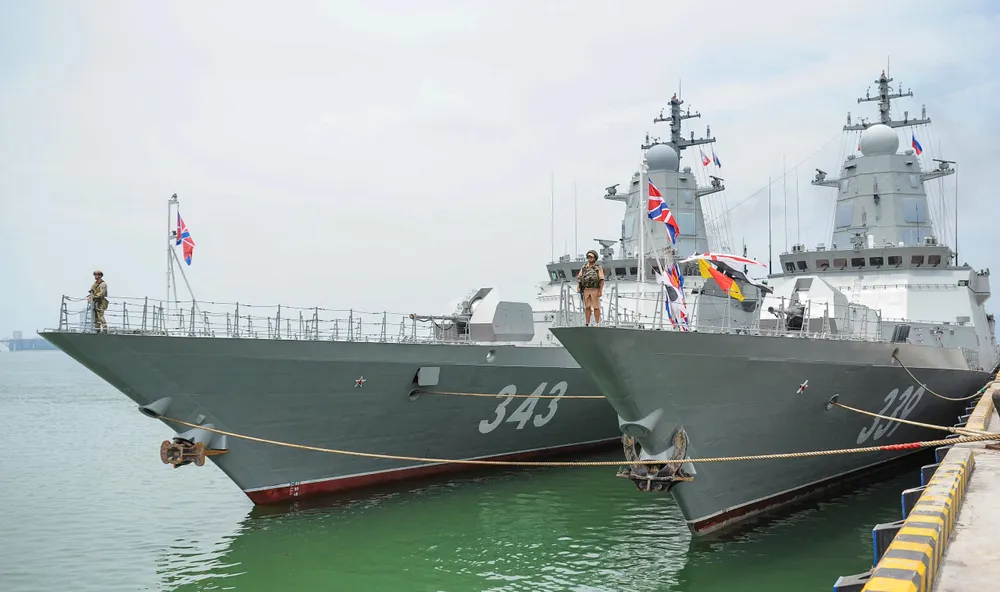 Hai tàu hộ tống đã cập cảng Tiên Sa. Ảnh: XUÂN QUỲNH