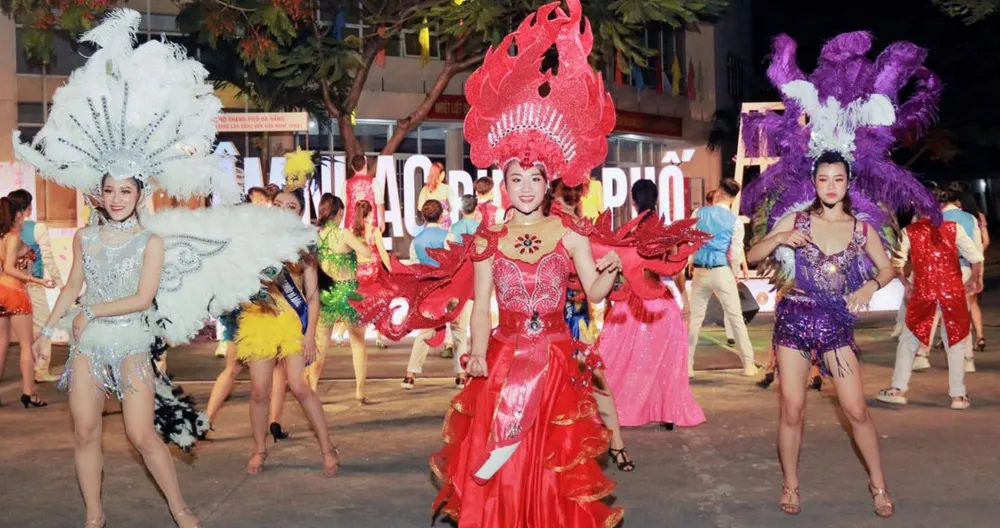 Vũ hội đường phố tại Khu phố du lịch An Thượng