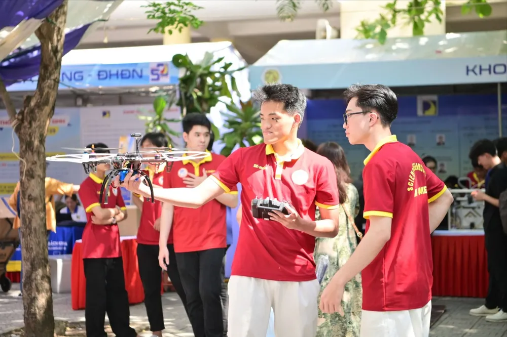 Phát triển nguồn nhân lực chất lượng cao không còn là lựa chọn, mà là nhiệm vụ sống còn trong chiến lược phát triển bền vững của Đà Nẵng. Ảnh: XUÂN QUỲNH