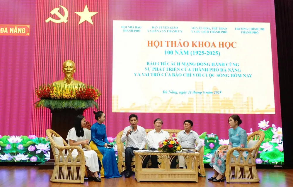 Hội thảo khoa học “100 năm báo chí cách mạng đồng hành cùng sự phát triển TP Đà Nẵng và vai trò của báo chí với cuộc sống hôm nay”. Ảnh: XUÂN QUỲNH