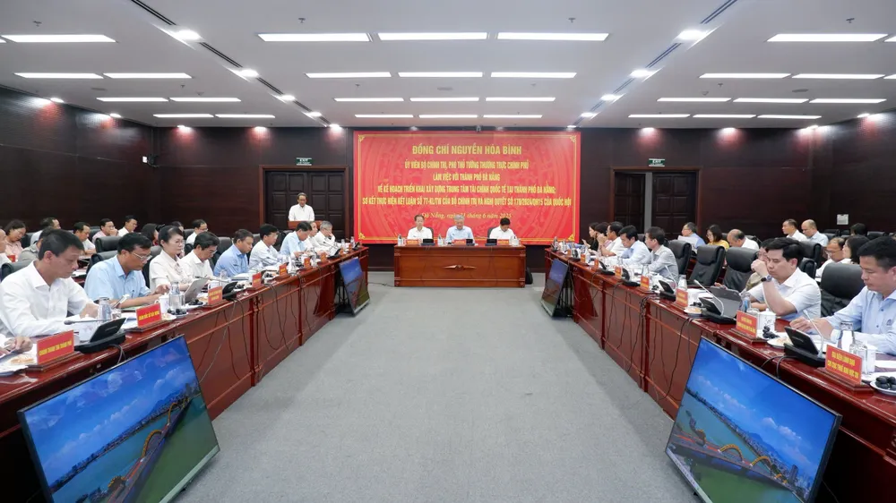 Toàn cảnh buổi làm việc. Ảnh: XUÂN QUỲNH