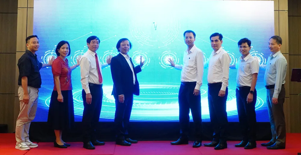 Các đại biểu thực hiện nghi thức lễ phát động. Ảnh: XUÂN QUỲNH