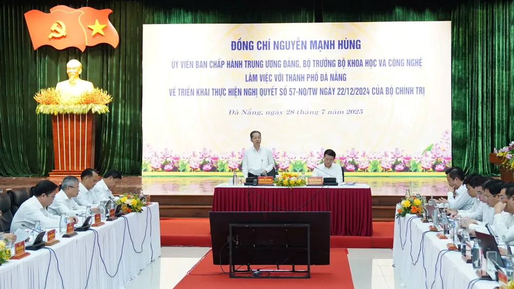 Toàn cảnh buổi làm việc. Ảnh: XUÂN QUỲNH