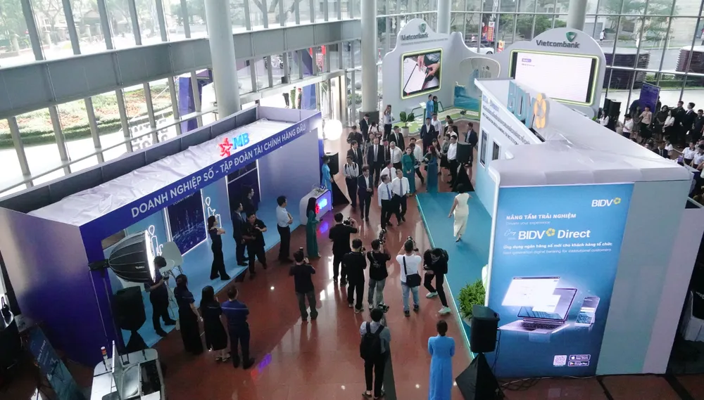 Sự kiện quy tụ gần 30 cơ quan ngoại giao, 50 chuyên gia quốc tế và hơn 320 đại biểu, tập trung vào ba trụ cột: tài chính, blockchain và vi mạch bán dẫn. Ảnh: XUÂN QUỲNH