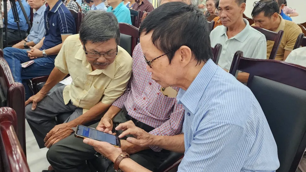 BAI 4 Bình dân học vụ số tại phường Hải Châu.jpg