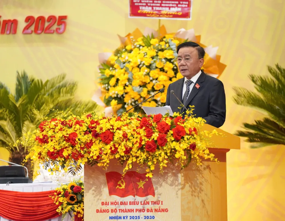 Đồng chí Trần Cẩm Tú, Ủy viên Bộ Chính trị, Thường trực Ban Bí thư, chia sẻ tại Đại hội đại biểu lần thứ I Đảng bộ TP Đà Nẵng, nhiệm kỳ 2025 – 2030. Ảnh: XUÂN QUỲNH
