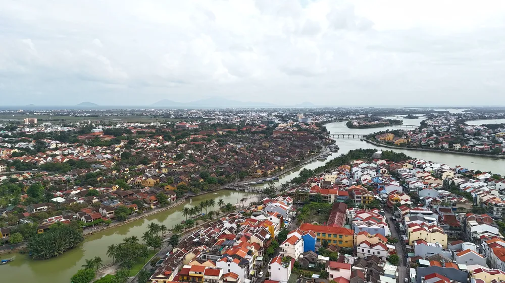 Phố cổ Hội An nhìn từ trên cao – điểm đến văn hóa, du lịch quốc tế. Ảnh: XUÂN QUỲNH