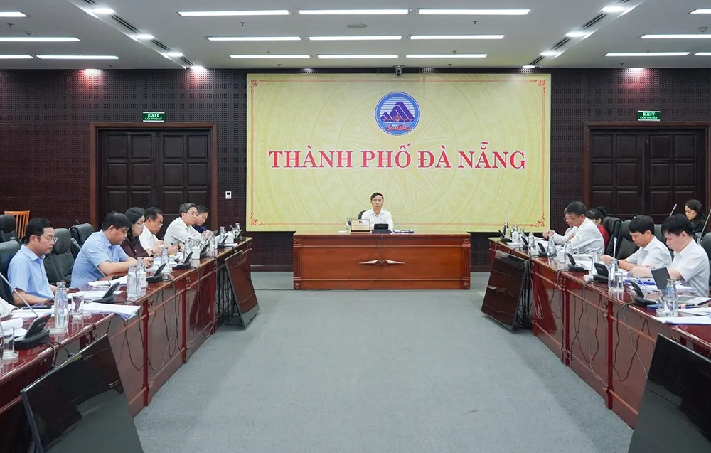 Ông Phạm Đức Ấn, Chủ tịch UBND TP Đà nẵng chủ trì cuộc họp trực tuyến