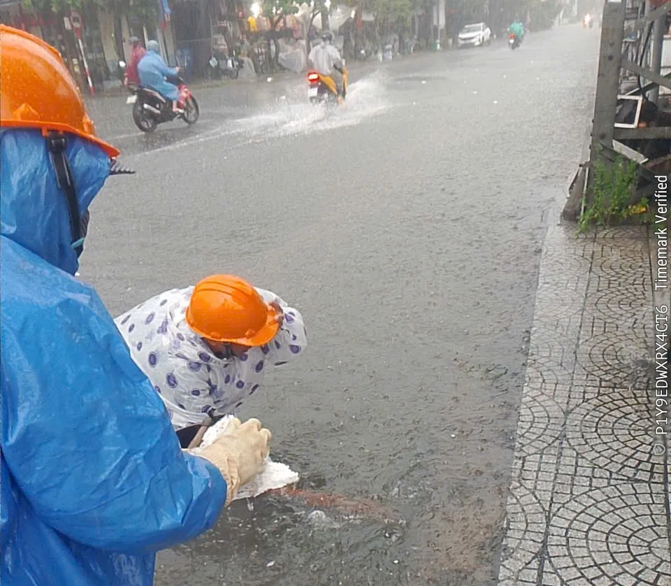 Mưa lớn gây ngập lụt tại xã Hòa Vang. Ảnh: LÊ PHÚ NGUYỆN