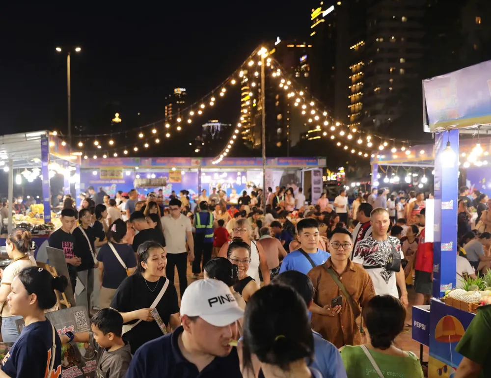 Từ năm 2010 đến nay, lượng khách du lịch đến Đà Nẵng tăng trưởng bình quân trên 15% mỗi năm.jpg