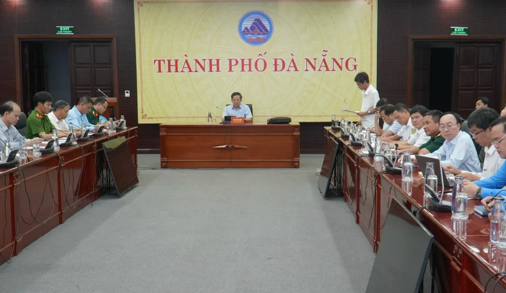 Ông Trần Nam Hưng, Phó Chủ tịch UBND TP Đà Nẵng chủ trì cuộc họp trực tuyến với các ngành, địa phương vào chiều 20-10