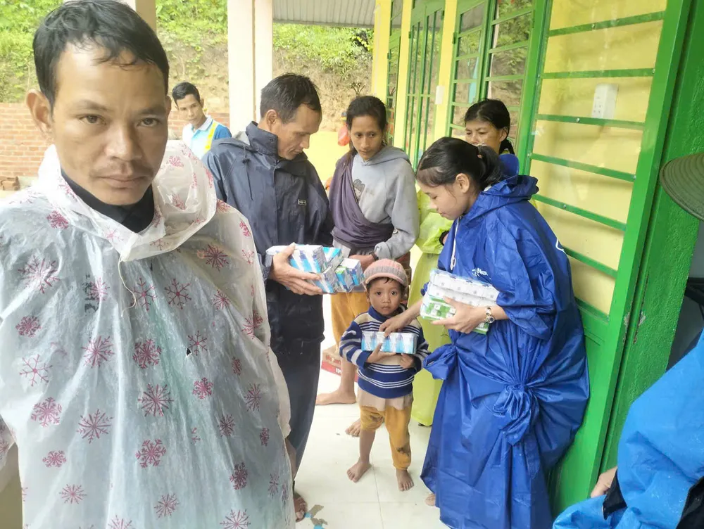 Di dời tạm thời do sạt lở tại điểm dân cư Lăng Lương, thôn 6, xã Trà Tập