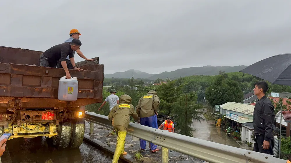 ho tro van chuyen  2.jpg