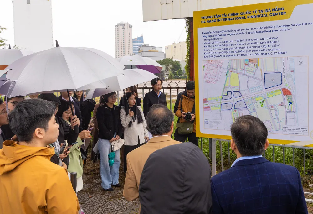 tham quan trung tam tai chinh Da Nang-3.jpg
