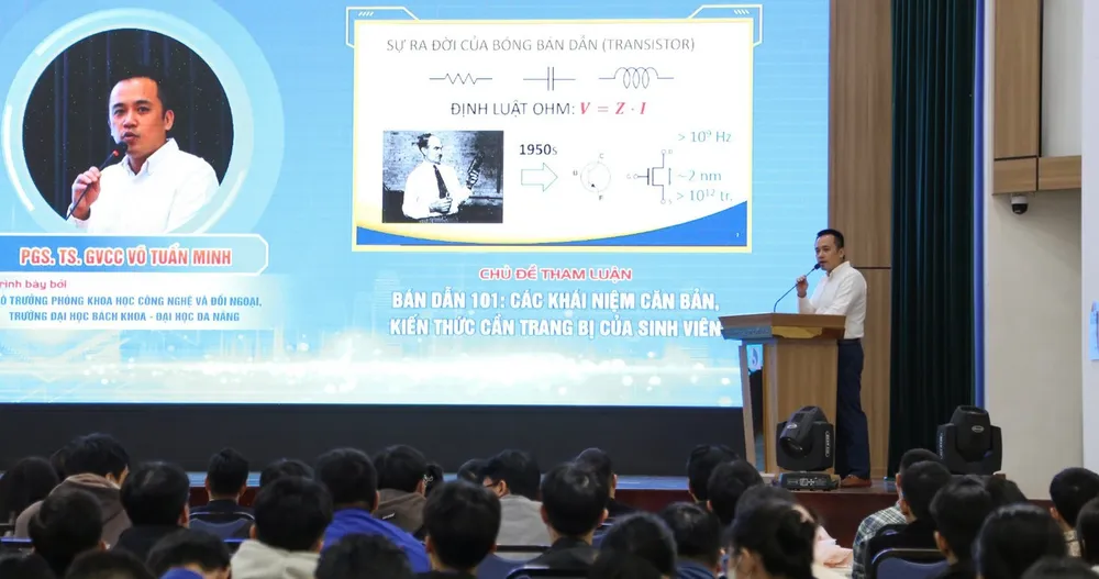 Các chuyên gia cập nhật những xu hướng công nghệ mới trong lĩnh vực bán dẫn.jpg