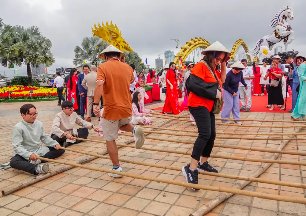 Lan tỏa không khí Tết Việt tại cửa ngõ du lịch quốc tế Đà Nẵng